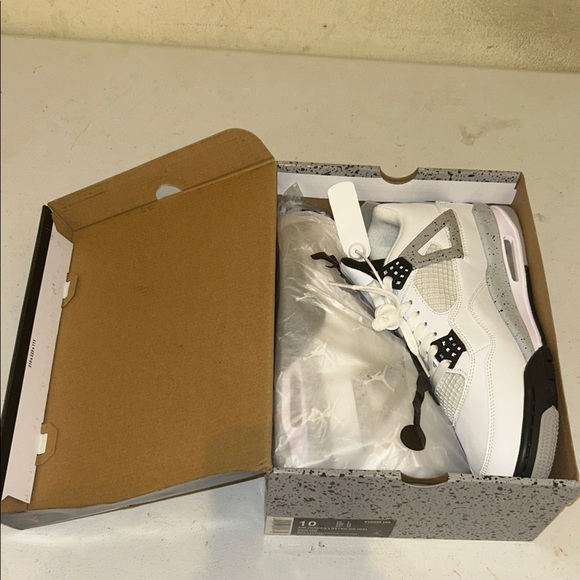 Jordan Air 4 Retro OG in White and Black - Picture 1 of 7